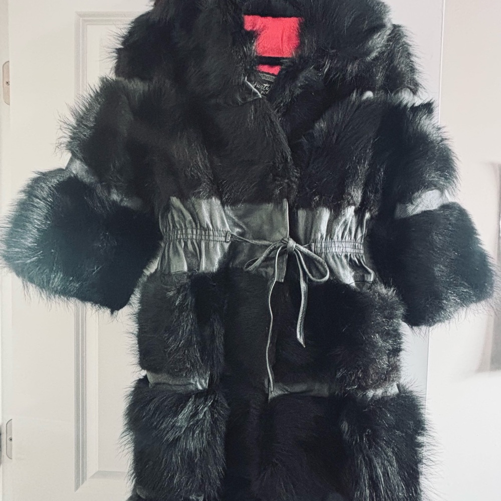 🖤🌟Bold & Glamorous Long Black 100% Fur & Leather Coat
